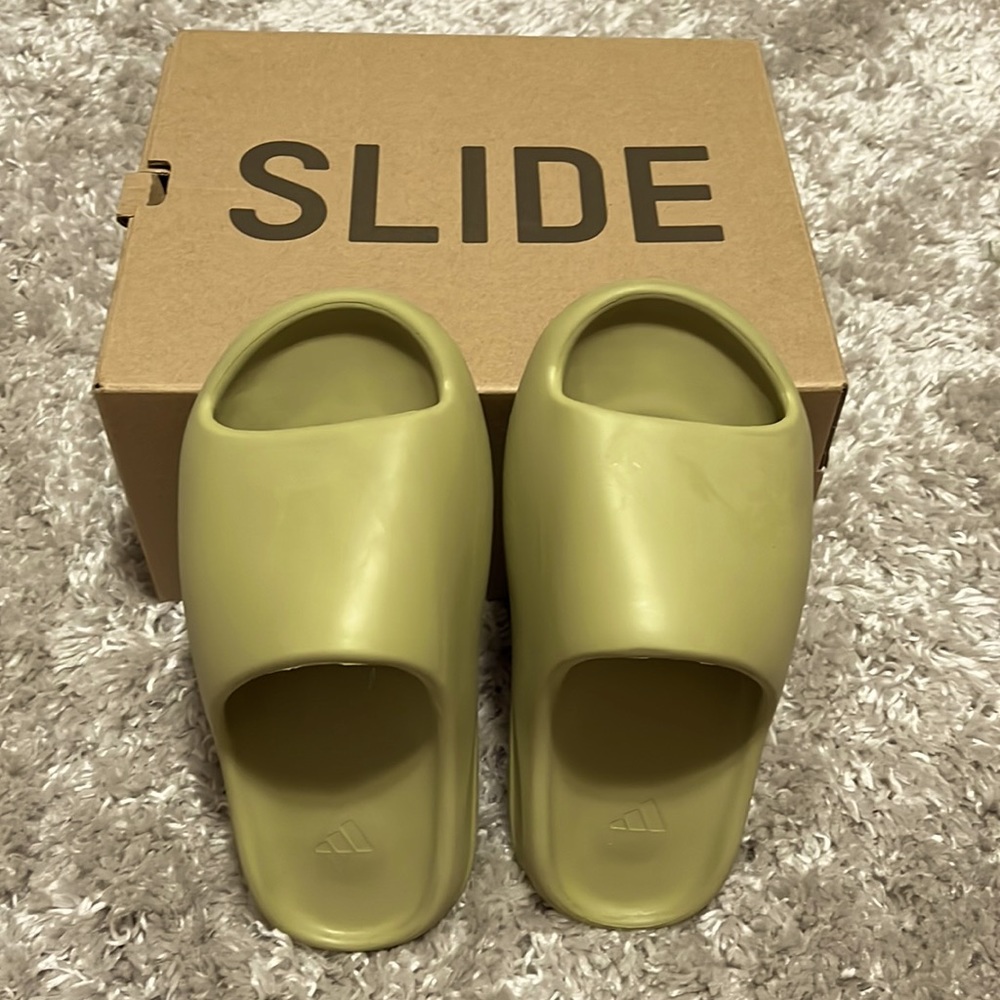 Yeezy slide resin